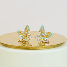 Load image into Gallery viewer, Tale of the Butterfly earrings M in Yellow
