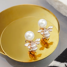 Load image into Gallery viewer, Anthia Jewelry Queen Bee Synthetic Pearl with Enamel Silver Earrings in Pink
