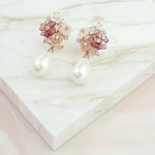 Load image into Gallery viewer, Anthia Jewelry Natura Pink Rose Quartz Flowers Craving Silver Earrings &amp; Detachable Synthetic Pearl Drop
